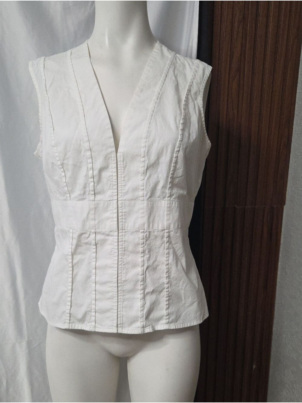 Moda International White V-Neck Sleeveless Peplum Camisole